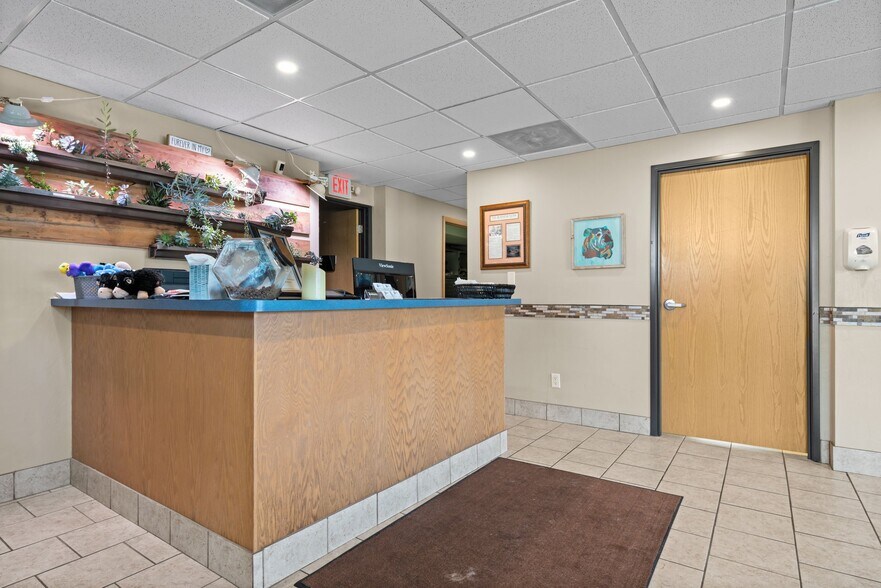 More Photos Of 1518 W Mason St, Green Bay Freestanding For Sale