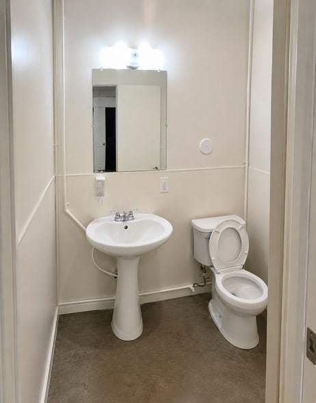 More Photos Of 15151 Prairie Ave, Lawndale Warehouse For Sale