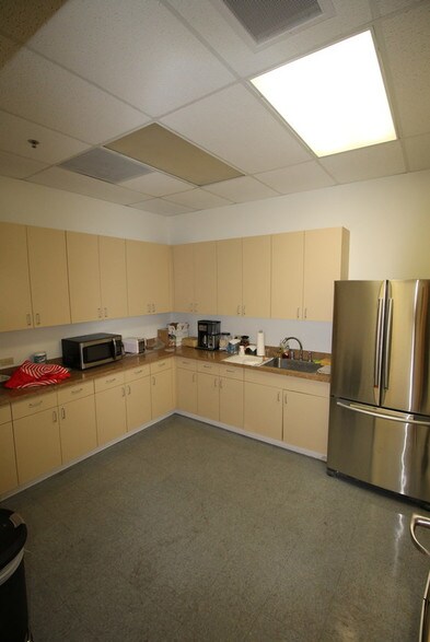 More Photos Of 1441 Kapiolani Blvd, Honolulu Medical For Lease