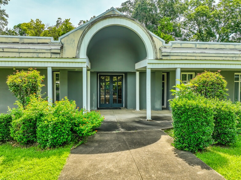 More Photos Of 2005 N Country Club Dr, Montgomery Schools For Sale