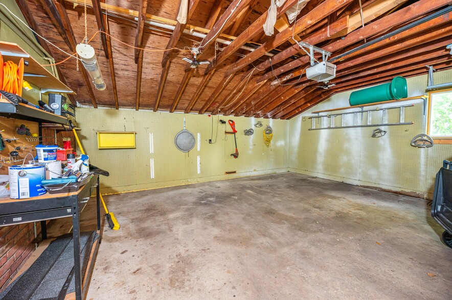 More Photos Of 3905 32nd St, Port Huron Truck Terminal For Sale