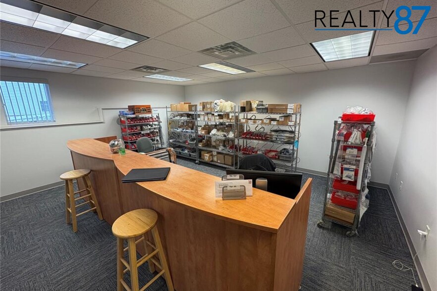 More Photos Of 3037 Center Point Rd NE, Cedar Rapids Office For Lease