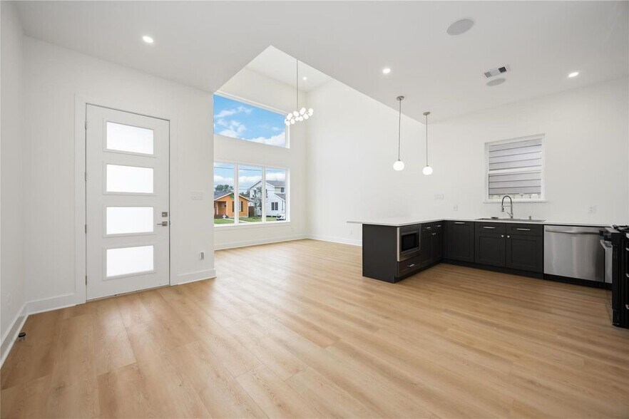 More Photos Of 422 E 41st St, Houston Multifamily For Sale