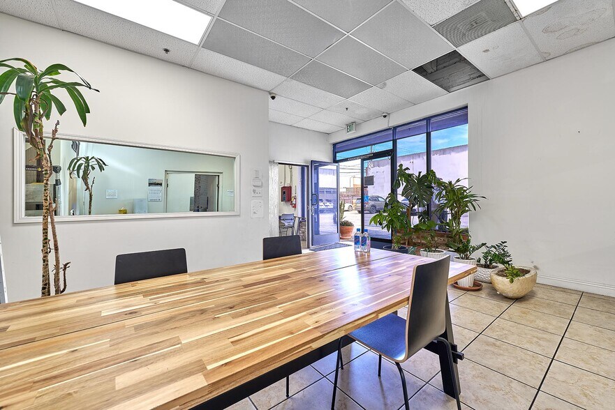 More Photos Of 3900-3912 S Broadway Pl, Los Angeles Manufacturing For Sale