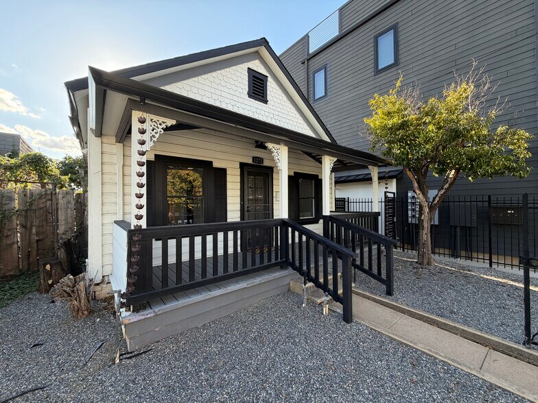 More Photos Of 1272 Oregon St, Redding Office For Sale