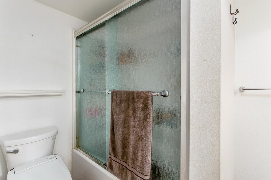 More Photos Of 358 N 6th St, Colton Warehouse For Sale