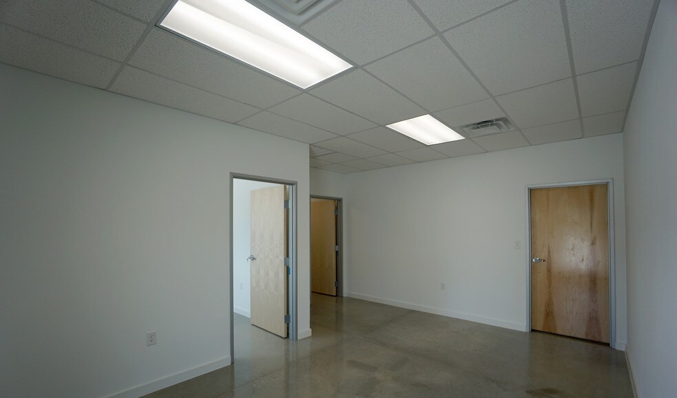 More Photos Of 12112 Anderson Mill Rd, Austin Warehouse For Lease