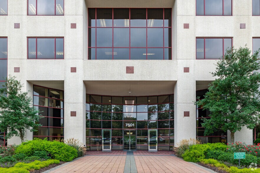 More Photos Of 7501 Boulder View Dr, North Chesterfield Unknown For Lease