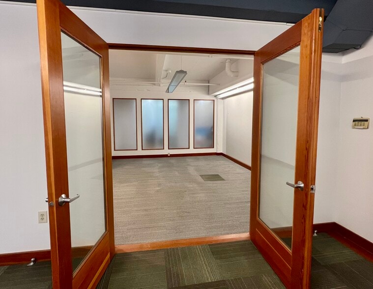 More Photos Of 1100 NW Glisan St, Portland Office For Lease