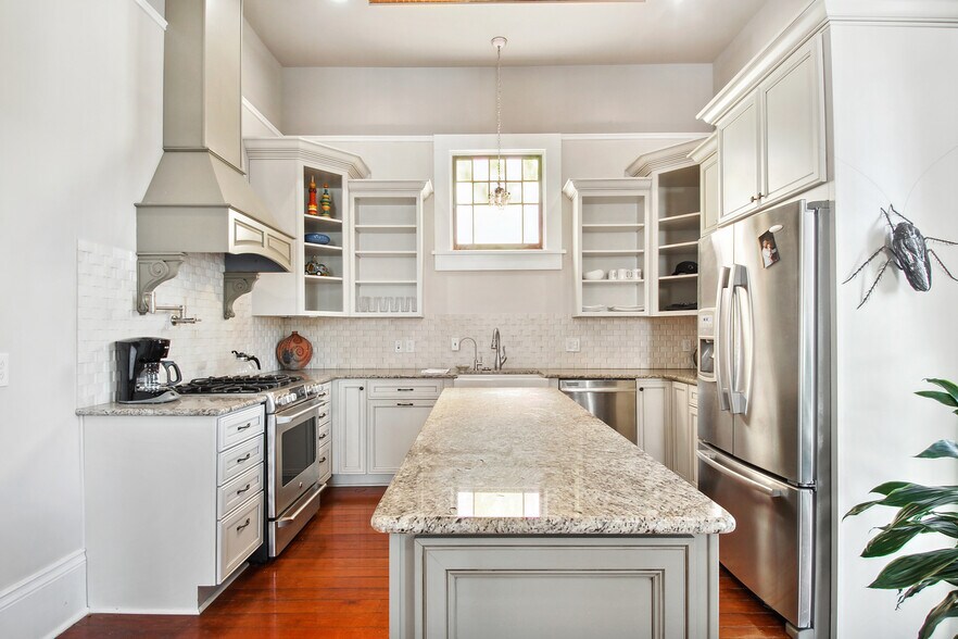 More Photos Of 5631 Magazine St, New Orleans Office For Sale