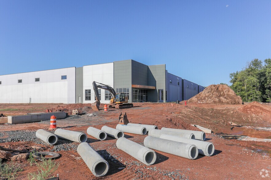 More Photos Of 230 Belmont Dr, Somerset Distribution For Lease