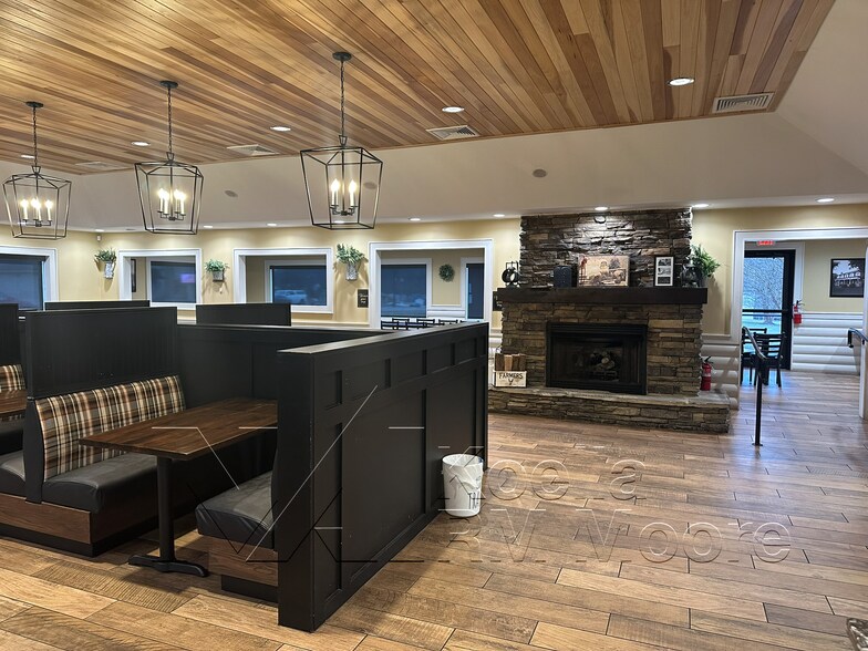 More Photos Of 10321 Chapman Hwy, Seymour Restaurant For Sale