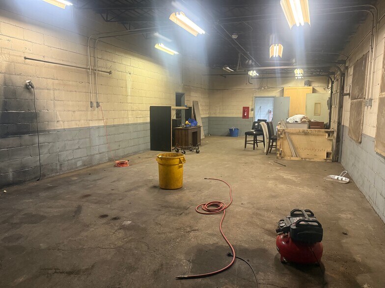 More Photos Of 617 Berry Ave, Bellevue Warehouse For Lease