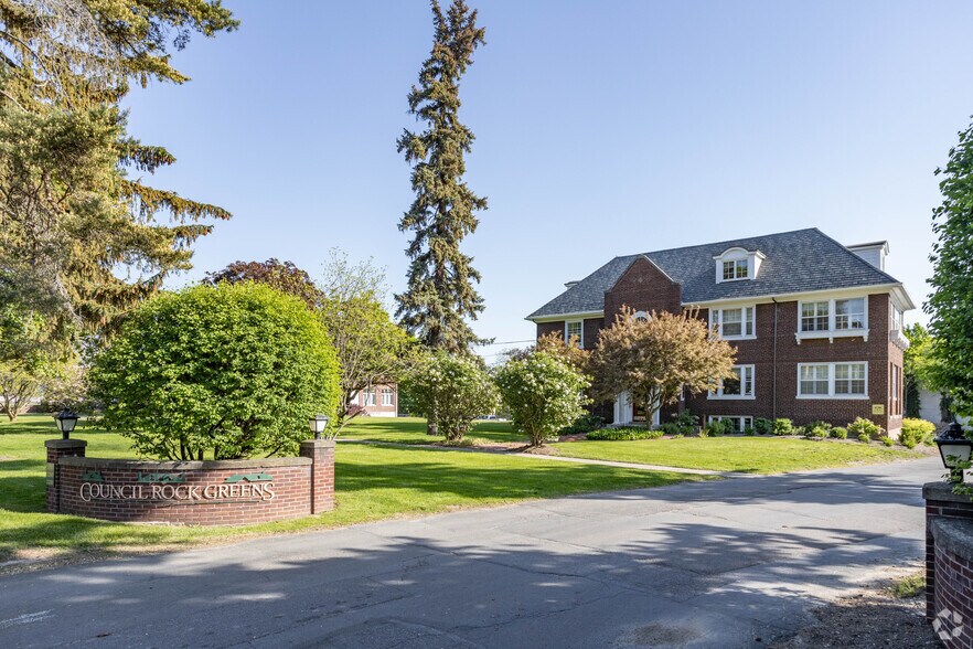 More Photos Of 2300 East Ave, Brighton Office For Lease