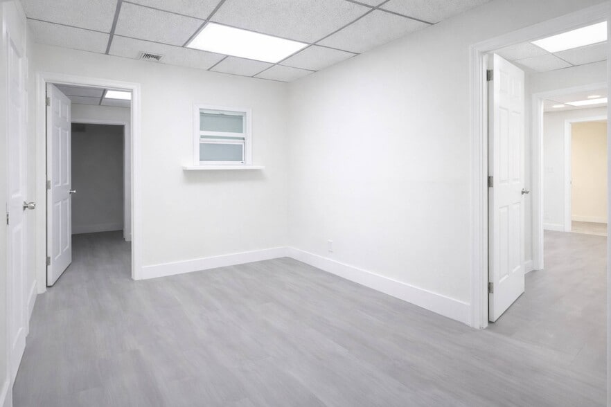 More Photos Of 3383 NW 7th St, Miami Medical For Lease