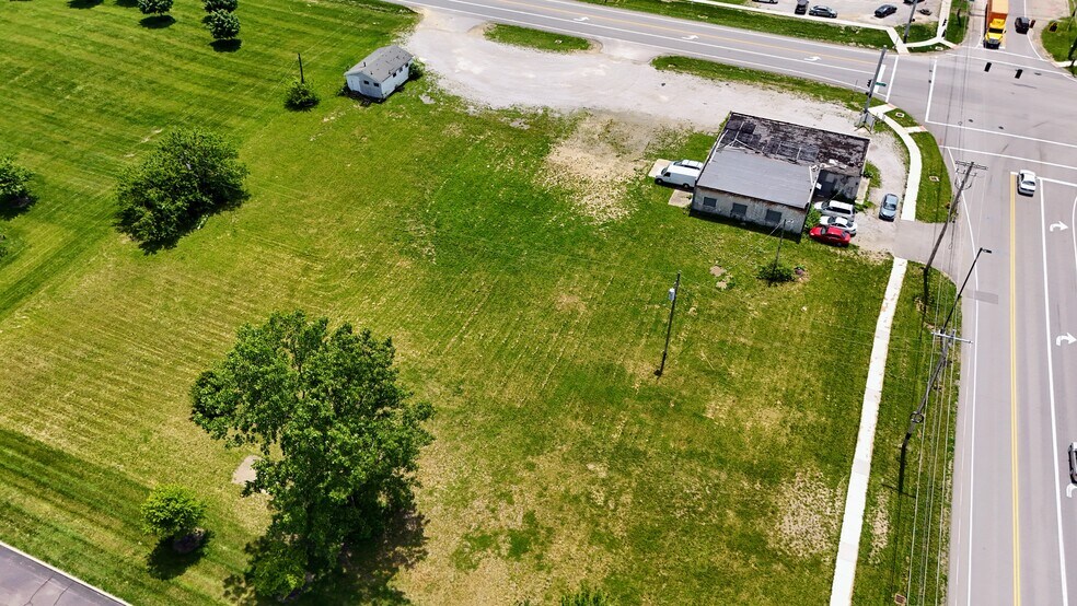 More Photos Of 2166 London Groveport Rd, Lockbourne Freestanding For Sale