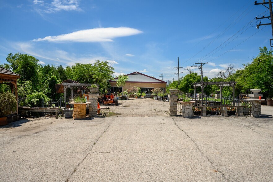 More Photos Of 101 E Main St, Lake Zurich Garden Center For Sale