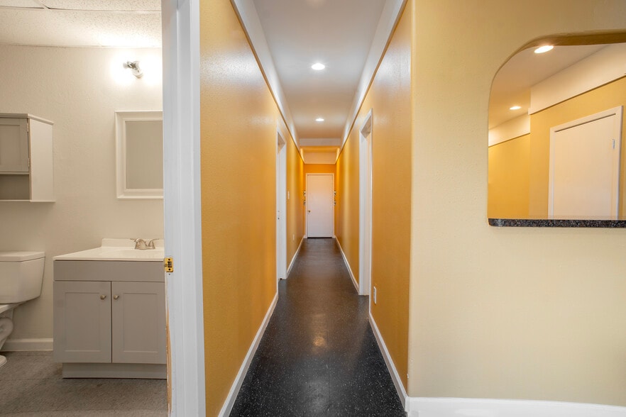 More Photos Of 910 Brenda St, Houston Warehouse For Sale