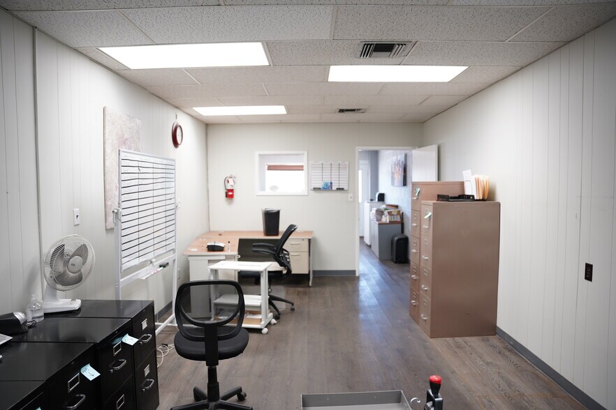 More Photos Of 1233 W Glenoaks Blvd, Glendale General Retail For Sale