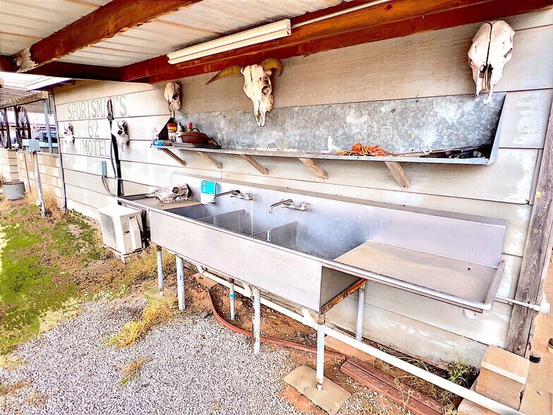 More Photos Of 413 W Broadway St, Hollis Hotel For Sale