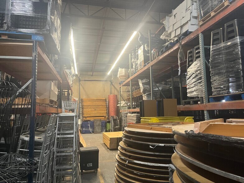 More Photos Of 3911-3929 E IH-10, San Antonio Light Manufacturing For Sale