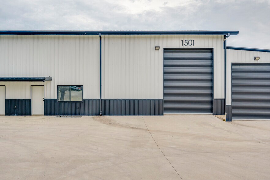 More Photos Of 15210 Fitzhugh Rd, Austin Warehouse For Lease