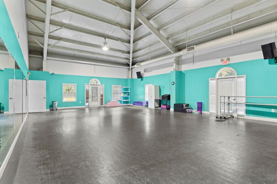 More Photos Of 3980 Shallowford Rd, Marietta Office For Sale