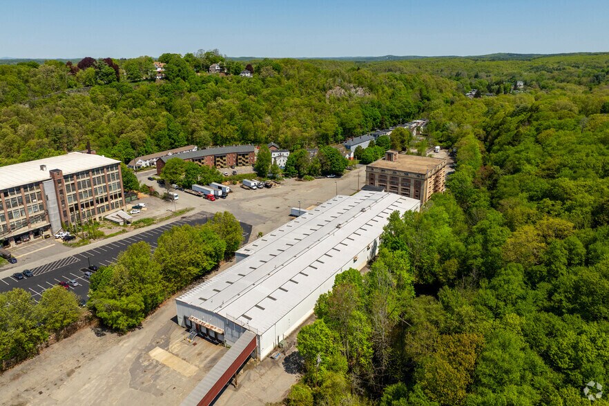 More Photos Of 99 Green St, Clinton Warehouse For Lease