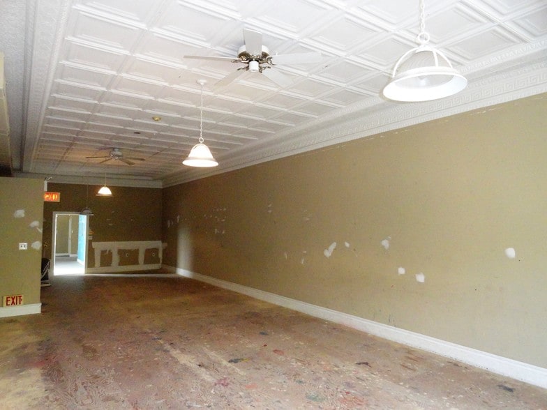 More Photos Of 254 E High St, Pottstown Storefront Retail Office For Sale