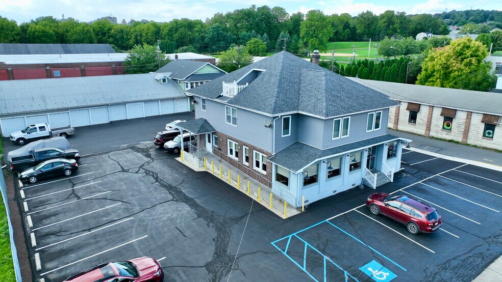 More Photos Of 550 S Main St, Nazareth General Retail For Sale