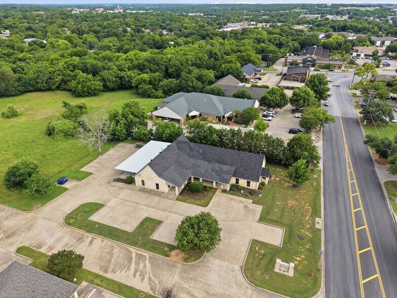 More Photos Of 914 Foster Ln, Weatherford Healthcare For Lease