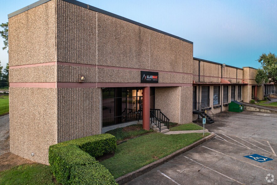 Primary Photo Of 302-350 W 38th St, Houston Warehouse For Lease