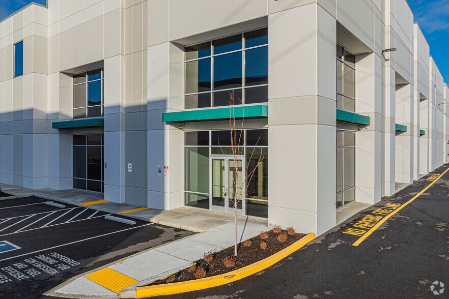 More Photos Of 4195 W Valley Hwy N, Auburn Warehouse For Lease