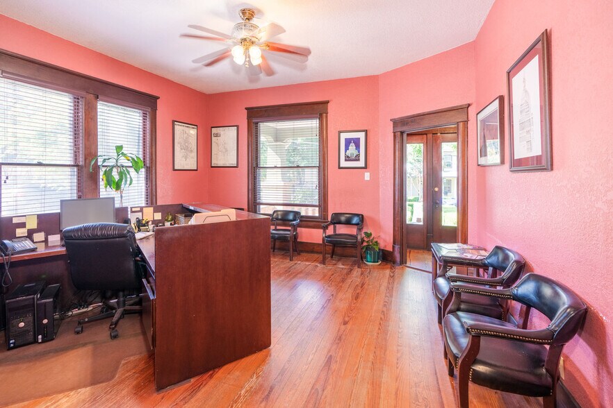 More Photos Of 806 W 11th St, Austin Office Residential For Lease