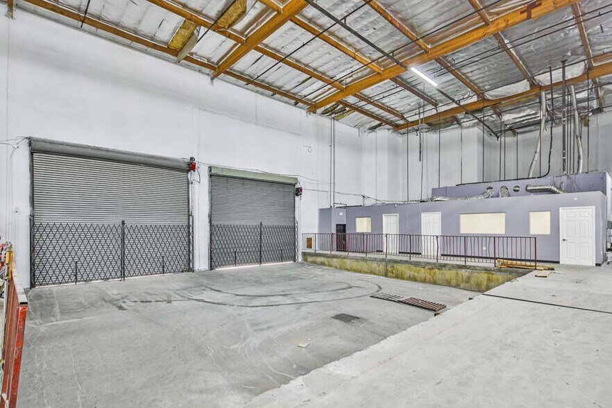 More Photos Of 2250 Maple Ave, Los Angeles Warehouse For Lease