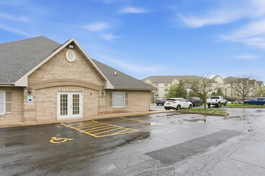 More Photos Of 1640 Willow Circle Dr, Crest Hill Medical For Sale