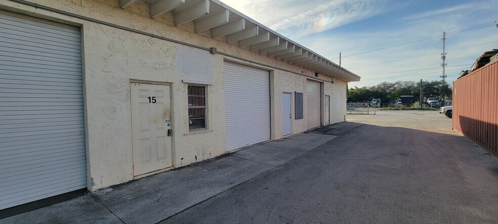 More Photos Of 6900 Barbour Rd, Riviera Beach Manufacturing For Lease