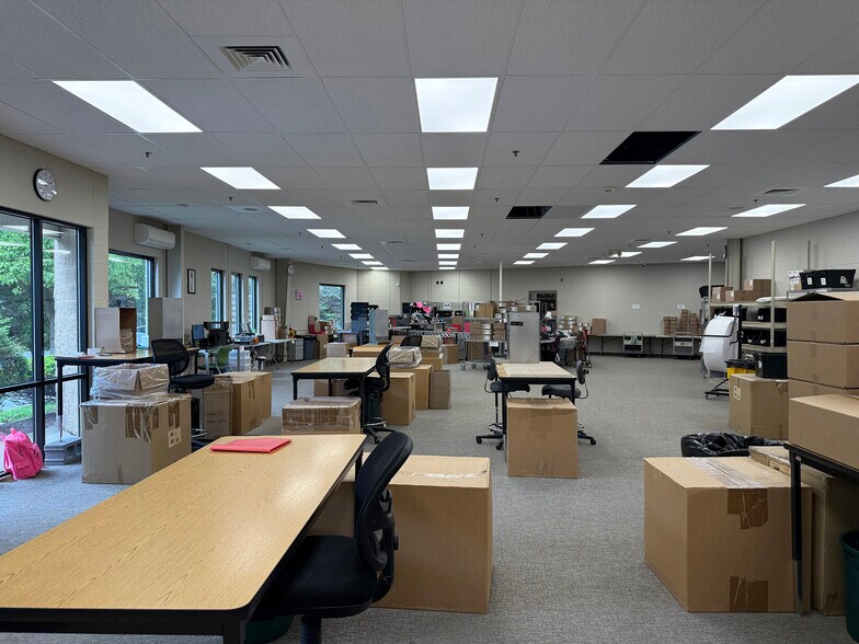 More Photos Of 2020 Highland Ave, Bethlehem Distribution For Lease