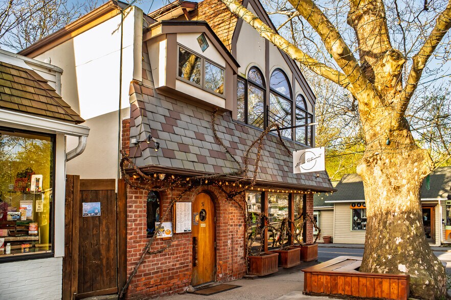 Primary Photo Of 51 Tinker St, Woodstock Restaurant For Sale