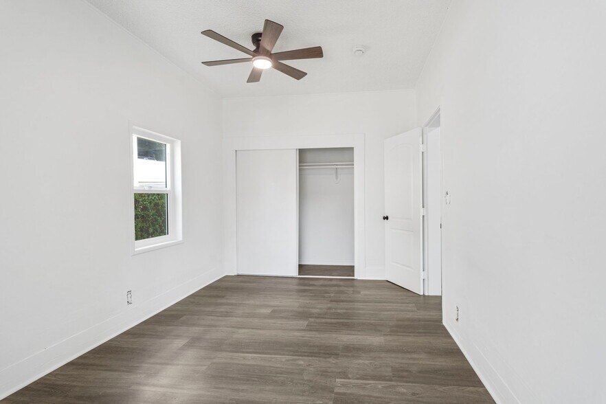 More Photos Of 925 W 84th St, Los Angeles Apartments For Sale