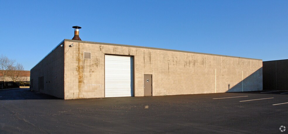 More Photos Of 12 Burt Dr, Deer Park Warehouse For Lease