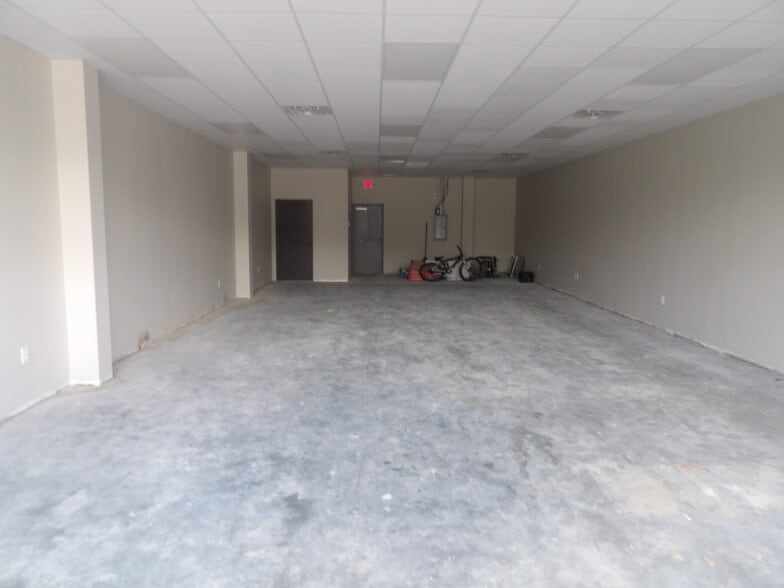 More Photos Of 3401 East Blvd, Deer Park Storefront For Lease