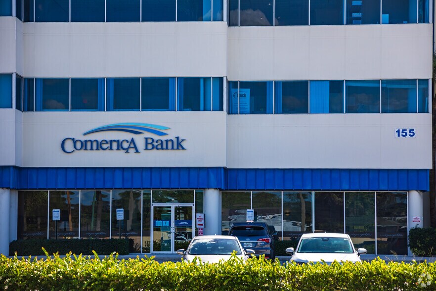 More Photos Of 155 E Blue Heron Blvd, Riviera Beach Office For Sale