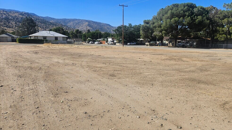 More Photos Of 3933 Lake Isabella Blvd, Bodfish Storefront For Sale