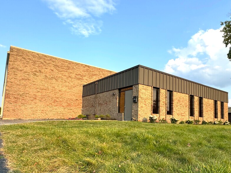 Primary Photo Of 340 Executive Dr, Troy Warehouse For Lease