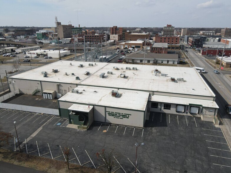 More Photos Of 400-500 Grand Ave, Joplin Office For Lease