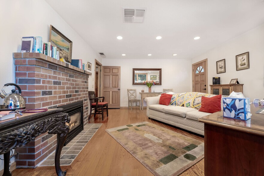 More Photos Of 825 Zion St, Nevada City Office For Sale