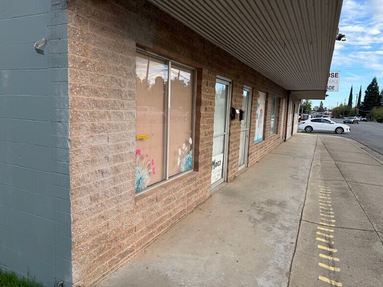 More Photos Of 217 Percy Ave, Yuba City Storefront For Sale