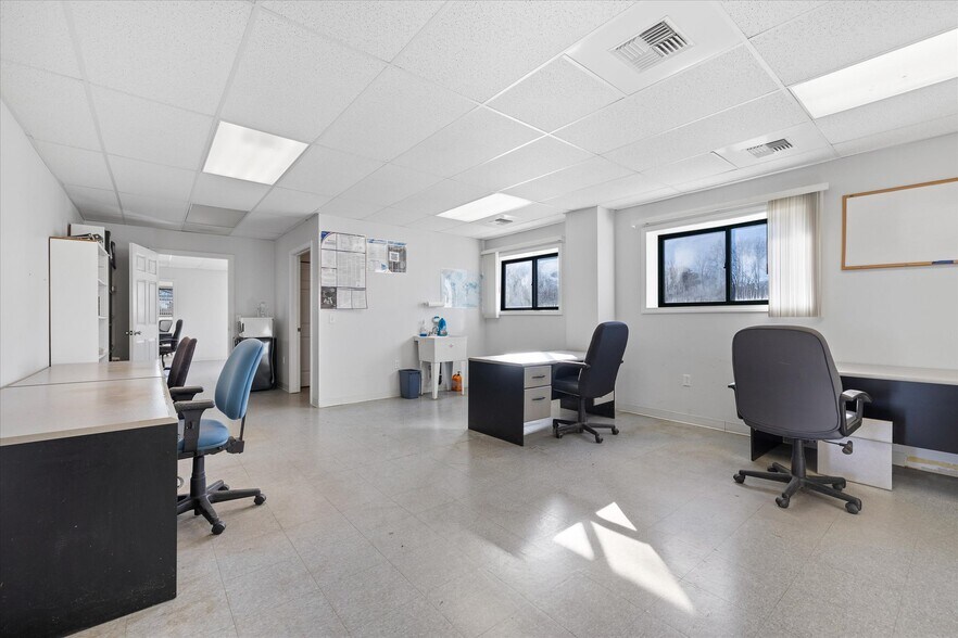 More Photos Of 89 Route 169, Woodstock Airport For Sale