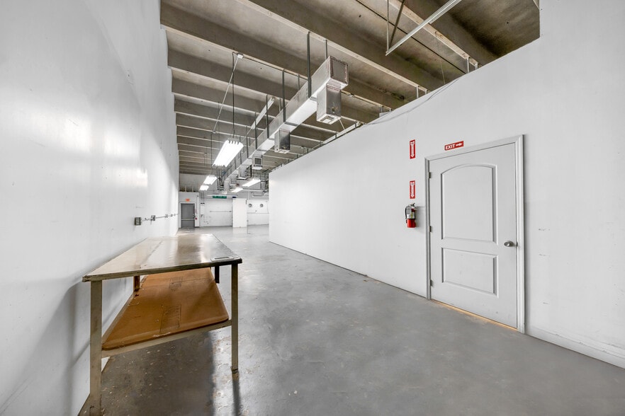 More Photos Of 2693 W 76th St, Hialeah Warehouse For Sale